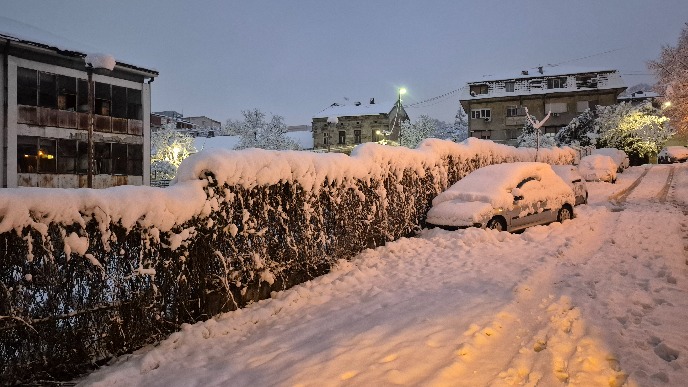 Hladno, uz ledenu kišu